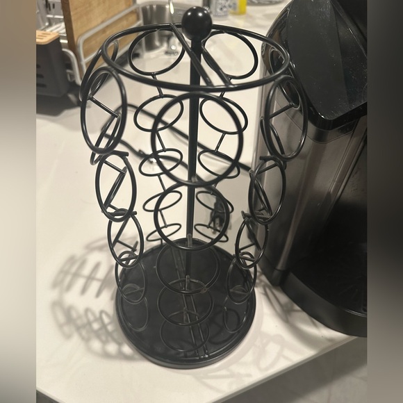 Keurig coffee machine and k-cups holder - Picture 4 of 4